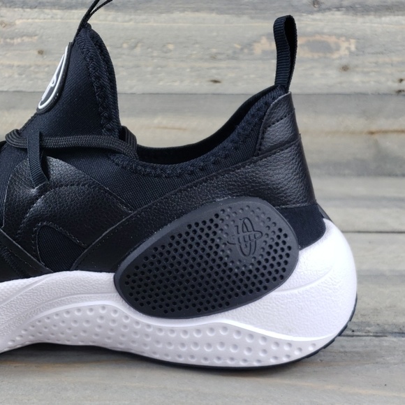 Nike Huarache E.D.G.E. Leather Men's Athletic Shoe - Picture 8 of 8